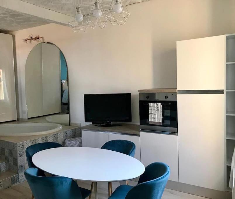 ויג'באנו Romantico Monolocale Con Vista Sulla Torre מראה חיצוני תמונה
